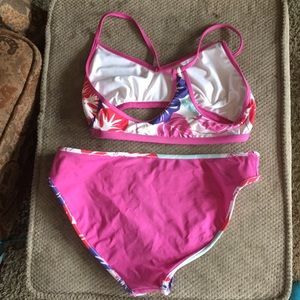 Cute flowery bikini set.